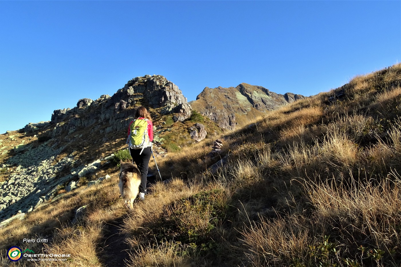 24 A questo punto a dx prendiamo sentierino di salita al Monte della galline.JPG